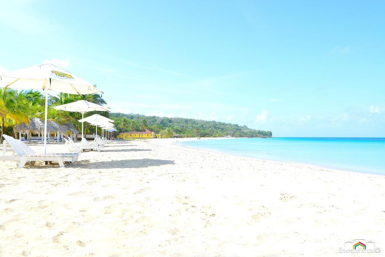 Arenas Beach Hotel Corn Island Exterior photo