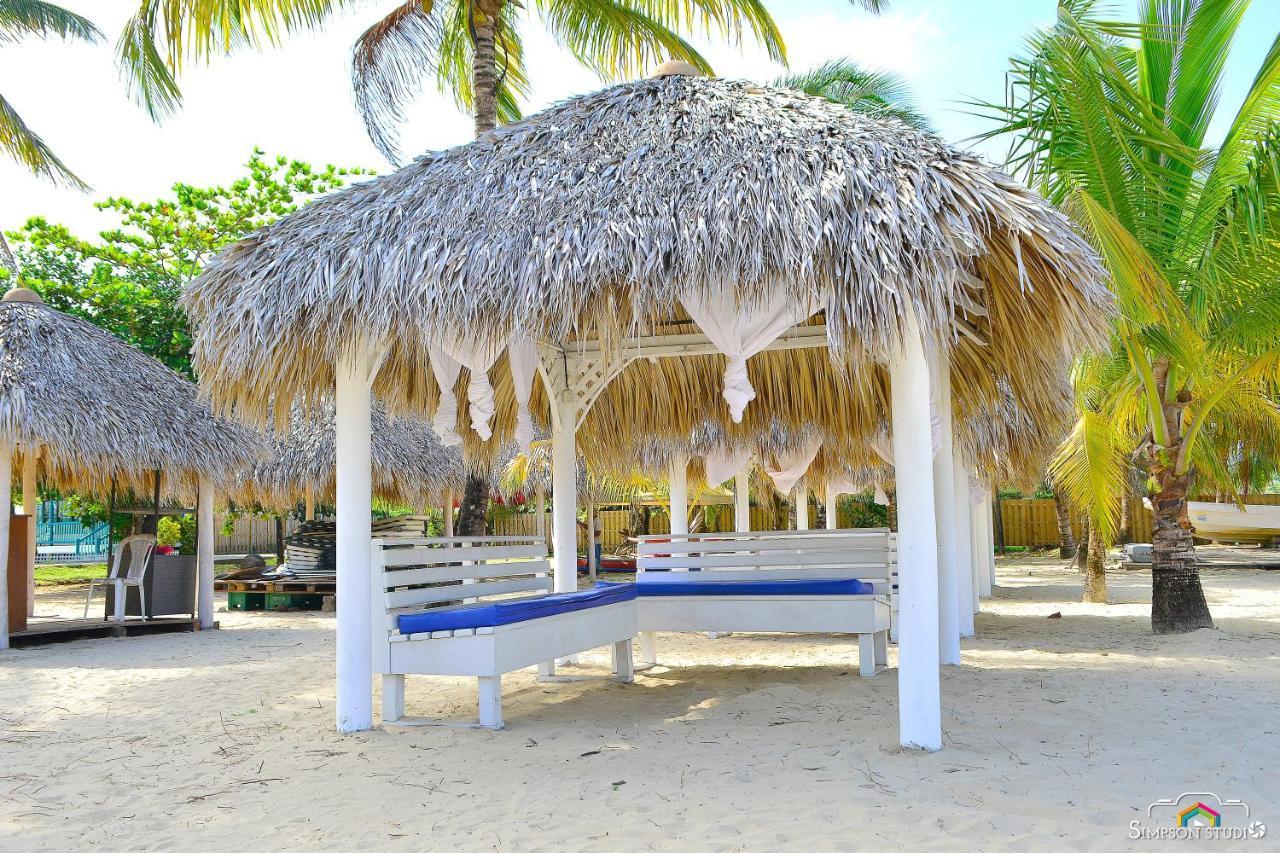 Arenas Beach Hotel Corn Island Exterior photo